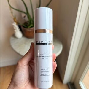DRMTLGY Universal Tinted Moisturizer SPF46 - White & Gold Bottle